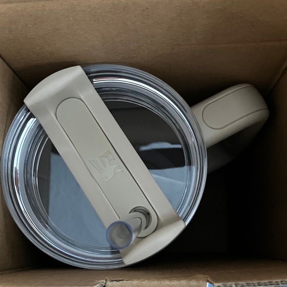 Stanley Quencher H2.0 Tumbler - Elegant Gold - Picture 7 of 7